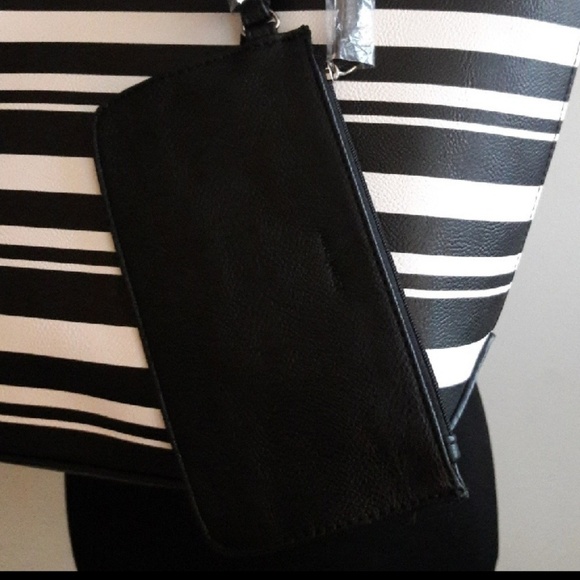 🌟SOLD🌟Authentic Nine West "IT GIRL" Large Tote - Picture 3 of 8